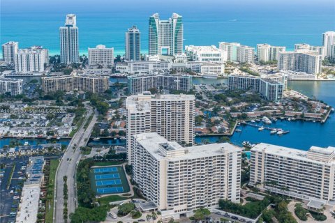 Condominio en Hallandale Beach, Florida, 1 dormitorio  № 2048789