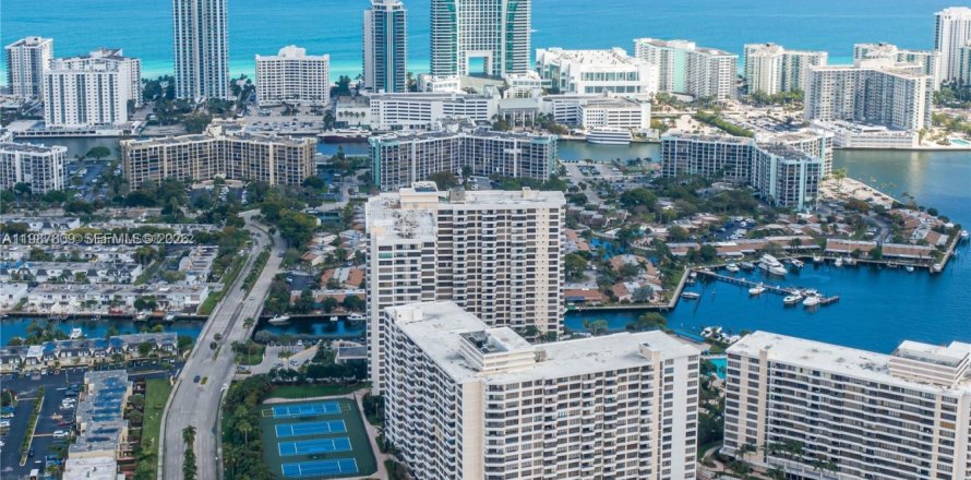 Condominio en Hallandale Beach, Florida, 1 dormitorio  № 2048789