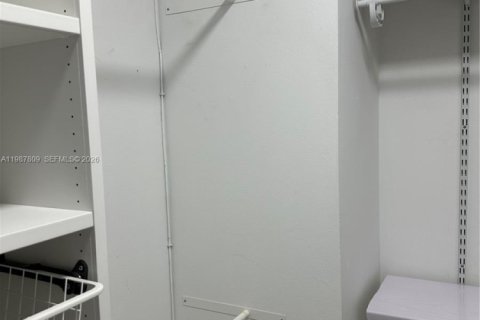 Condominio en venta en Hallandale Beach, Florida, 1 dormitorio, 92.9 m2 № 2048789 - foto 19