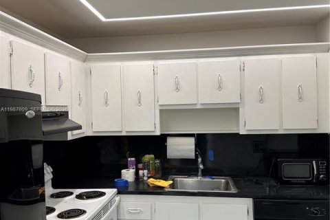 Condominio en venta en Hallandale Beach, Florida, 1 dormitorio, 92.9 m2 № 2048789 - foto 15