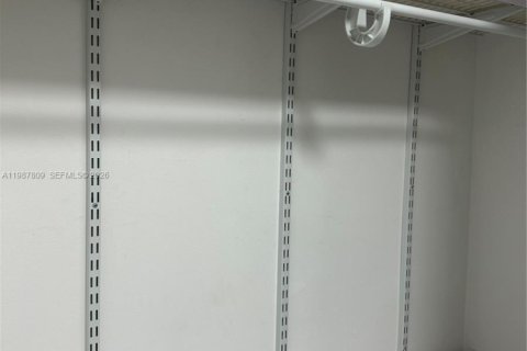 Condominio en venta en Hallandale Beach, Florida, 1 dormitorio, 92.9 m2 № 2048789 - foto 20