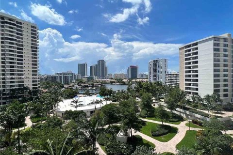 Condominio en venta en Hallandale Beach, Florida, 1 dormitorio, 92.9 m2 № 2048789 - foto 5