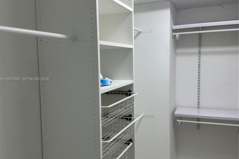 Condominio en venta en Hallandale Beach, Florida, 1 dormitorio, 92.9 m2 № 2048789 - foto 17