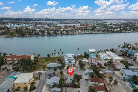 Villa ou maison à vendre à Treasure Island, Floride: 2 chambres, 75.07 m2 № 1533971 - photo 2