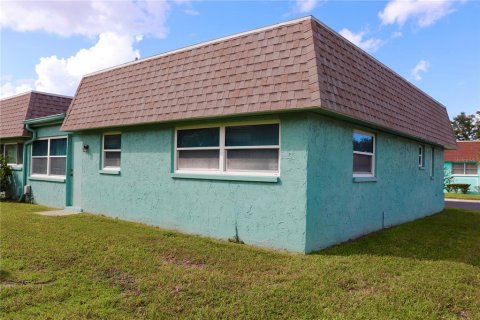 Condo in Pinellas Park, Florida, 1 bedroom  № 2239937 - photo 14