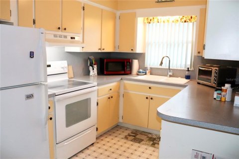 Condo in Pinellas Park, Florida, 1 bedroom  № 2239937 - photo 6