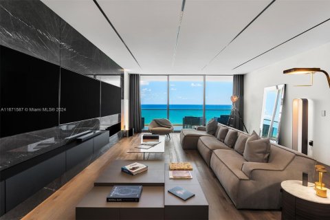 Condo in Bal Harbour, Florida, 3 bedrooms  № 1392029 - photo 1