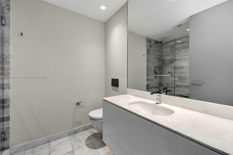 Condo in Bal Harbour, Florida, 3 bedrooms  № 1392029 - photo 18