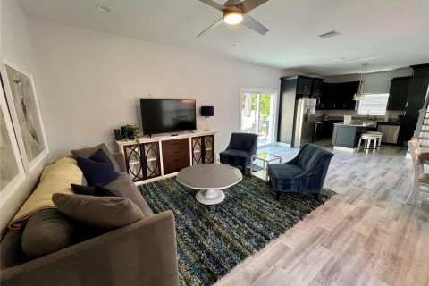 Townhouse in Port Richey, Florida 4 bedrooms, 288.37 sq.m. № 1894444 - photo 4