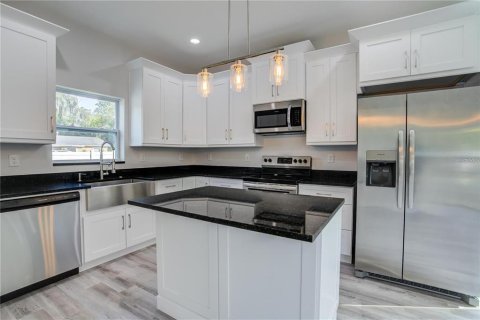 Townhouse in Port Richey, Florida 4 bedrooms, 288.37 sq.m. № 1894444 - photo 19