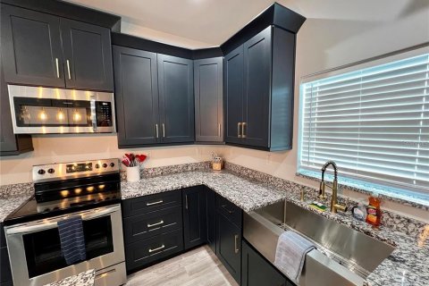 Townhouse in Port Richey, Florida 4 bedrooms, 288.37 sq.m. № 1894444 - photo 9