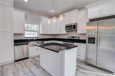 Townhouse in Port Richey, Florida 4 bedrooms, 288.37 sq.m. № 1894444 - photo 18