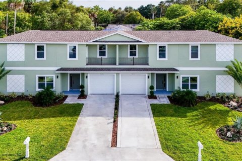 Townhouse in Port Richey, Florida 4 bedrooms, 288.37 sq.m. № 1894444 - photo 2