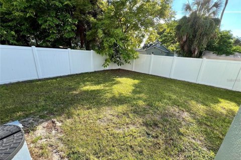 Townhouse in Port Richey, Florida 4 bedrooms, 288.37 sq.m. № 1894444 - photo 21