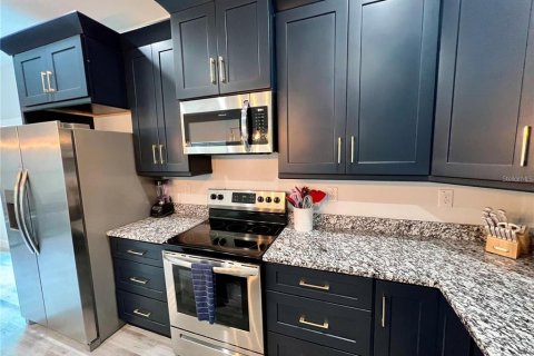 Townhouse in Port Richey, Florida 4 bedrooms, 288.37 sq.m. № 1894444 - photo 10