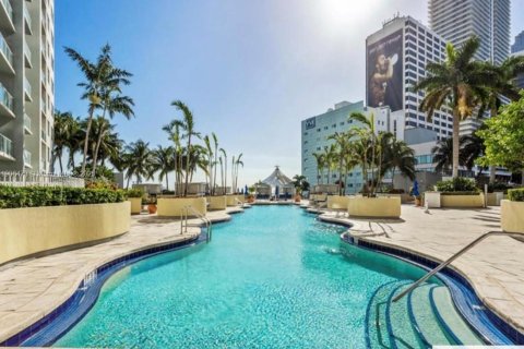 Condominio en venta en Miami, Florida, 1 dormitorio, 90.86 m2 № 2012364 - foto 2