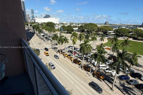 Condominio en venta en Miami, Florida, 1 dormitorio, 90.86 m2 № 2012364 - foto 13