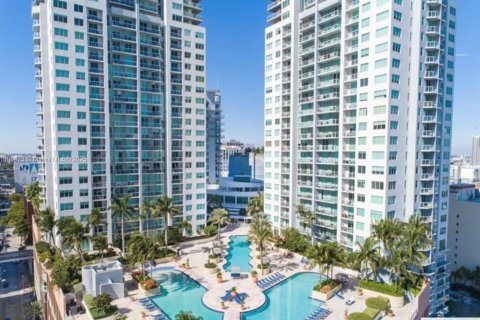 Condominio en Miami, Florida, 1 dormitorio  № 2012364