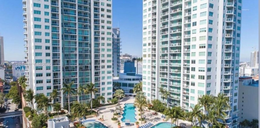 Condominio en Miami, Florida, 1 dormitorio  № 2012364