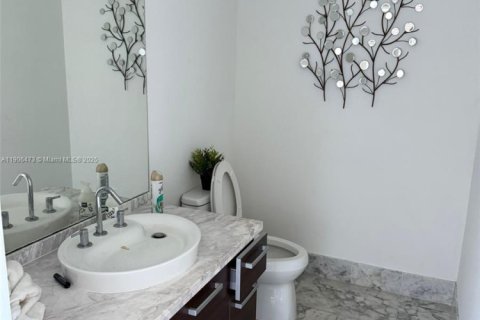 Condominio en venta en Miami, Florida, 1 dormitorio, 90.86 m2 № 2012364 - foto 23