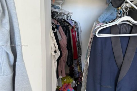 Condominio en venta en Miami, Florida, 1 dormitorio, 90.86 m2 № 2012364 - foto 10