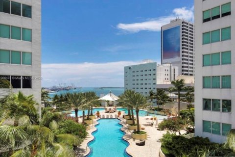Condominio en venta en Miami, Florida, 1 dormitorio, 90.86 m2 № 2012364 - foto 3