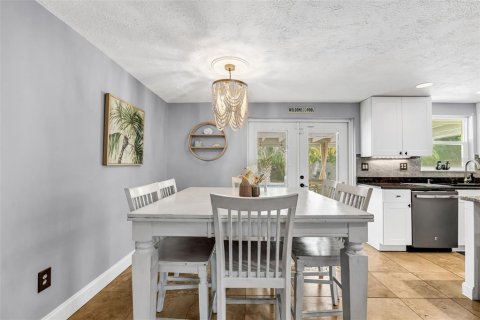 House in Englewood, Florida 3 bedrooms, 167.5 sq.m. № 2133615 - photo 13