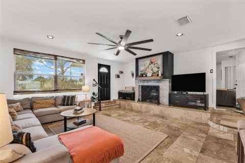 House in Englewood, Florida 3 bedrooms, 167.5 sq.m. № 2133615 - photo 9