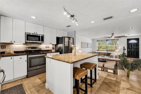 House in Englewood, Florida 3 bedrooms, 167.5 sq.m. № 2133615 - photo 17