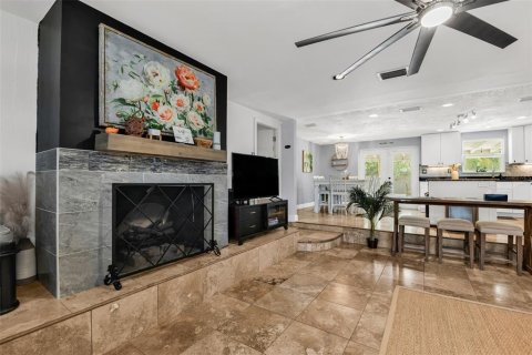 House in Englewood, Florida 3 bedrooms, 167.5 sq.m. № 2133615 - photo 7