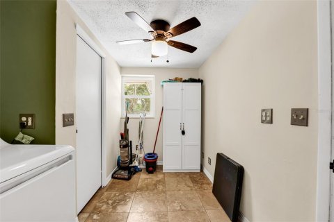 House in Englewood, Florida 3 bedrooms, 167.5 sq.m. № 2133615 - photo 23