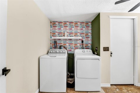 House in Englewood, Florida 3 bedrooms, 167.5 sq.m. № 2133615 - photo 22