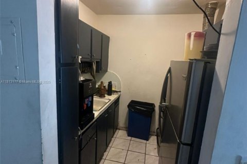 Condo in Miami Gardens, Florida, 1 bedroom  № 1761703 - photo 2