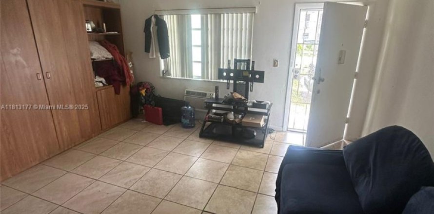 Condo in Miami Gardens, Florida, 1 bedroom  № 1761703