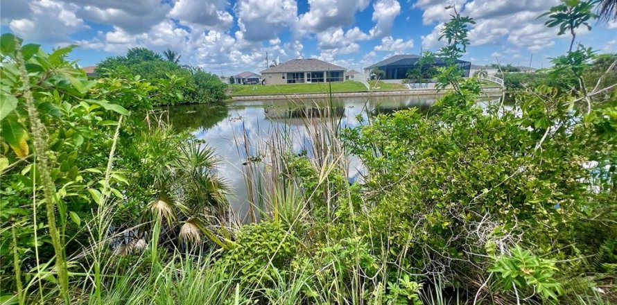 Land in Cape Coral, Florida № 1915945