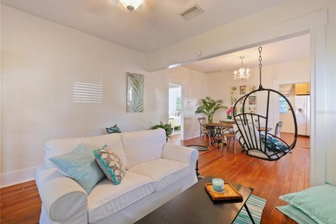House in Orlando, Florida 2 bedrooms, 98.48 sq.m. № 1723455 - photo 6