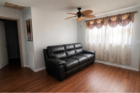 Duplex in Tampa, Florida 4 bedrooms, 120.4 sq.m. № 2103819 - photo 2