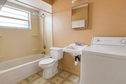 Duplex in Tampa, Florida 4 bedrooms, 120.4 sq.m. № 2103819 - photo 15