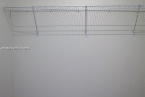 Condominio en alquiler en Miami, Florida, 1 dormitorio, 73.39 m2 № 2084768 - foto 3