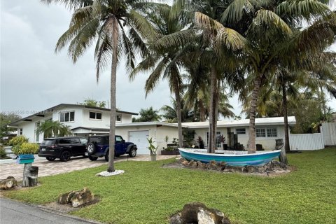 Villa ou maison à louer à Fort Lauderdale, Floride: 3 chambres, 113.53 m2 № 1957112 - photo 2