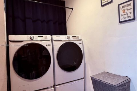 Villa ou maison à louer à Fort Lauderdale, Floride: 3 chambres, 113.53 m2 № 1957112 - photo 26