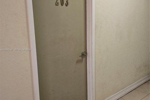 Condo in Miami Beach, Florida, 1 bedroom  № 2392117 - photo 20