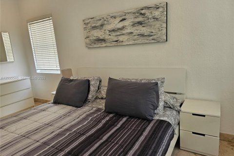 Condo in Miami Beach, Florida, 1 bedroom  № 2392117 - photo 14