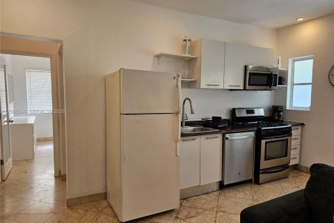 Condo in Miami Beach, Florida, 1 bedroom  № 2392117 - photo 11