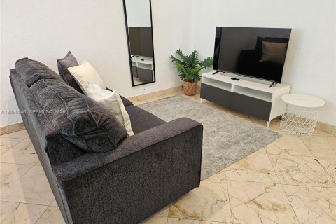 Condo in Miami Beach, Florida, 1 bedroom  № 2392117 - photo 3