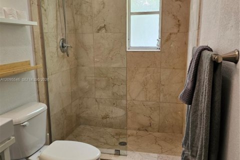 Condo in Miami Beach, Florida, 1 bedroom  № 2392117 - photo 17