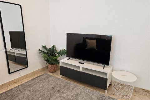 Condo in Miami Beach, Florida, 1 bedroom  № 2392117 - photo 4