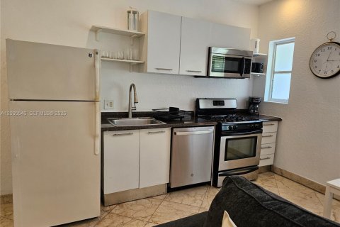 Condo in Miami Beach, Florida, 1 bedroom  № 2392117 - photo 9