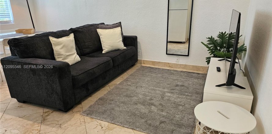 Condo in Miami Beach, Florida, 1 bedroom  № 2392117