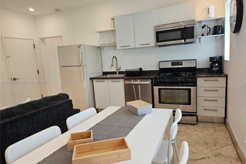 Condo in Miami Beach, Florida, 1 bedroom  № 2392117 - photo 8